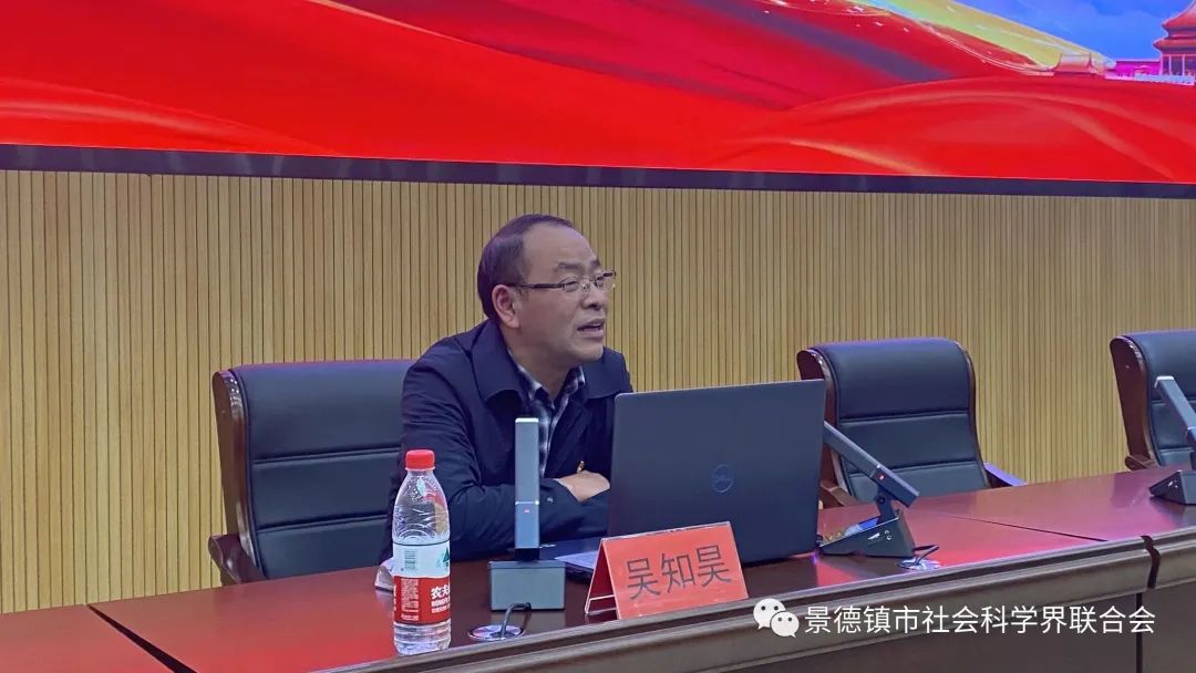 市社联党组书记、主席吴知昊为陶大设计艺术学院青马班讲授第一课