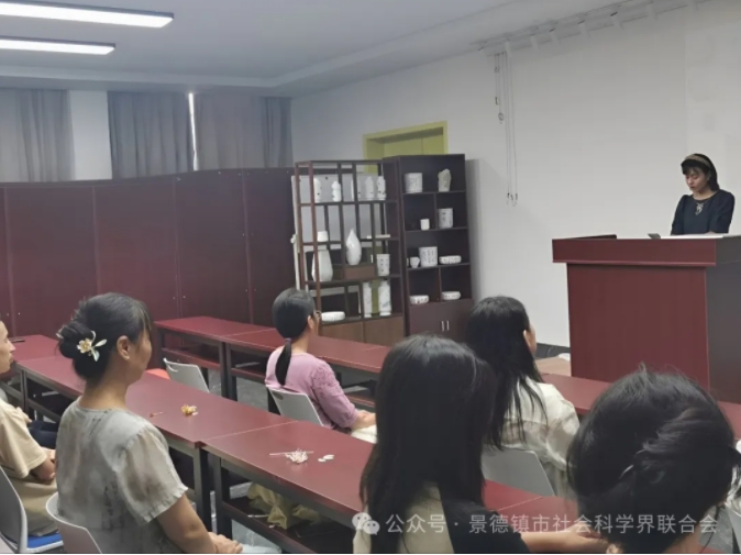 珠山区社联联合珠山区总工会举办党的二十届三中全会精神宣讲暨“景漂”职工非遗缠花手工制作活动